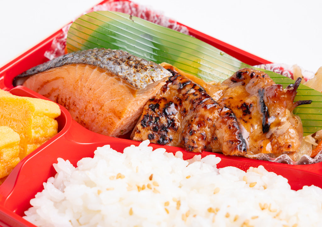 16.【Wメイン】トロける炙り銀鮭・鶏照焼弁当