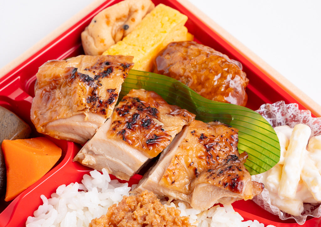 18.鶏そぼろと炙り鶏照焼弁当