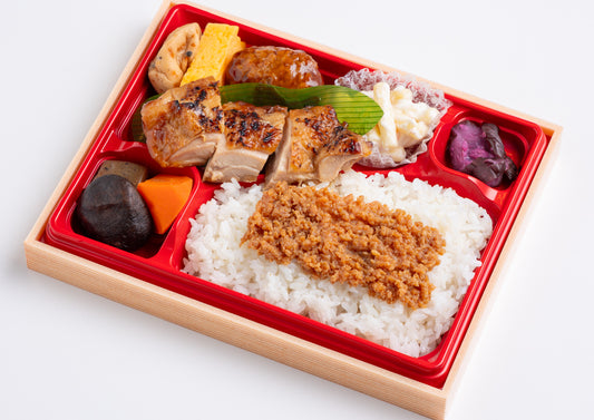 18.鶏そぼろと炙り鶏照焼弁当